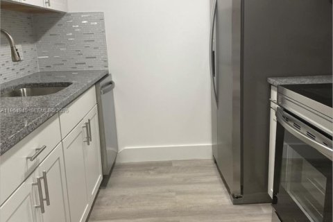 Condominio en alquiler en Pembroke Pines, Florida, 1 dormitorio, 75.34 m2 № 2026336 - foto 4