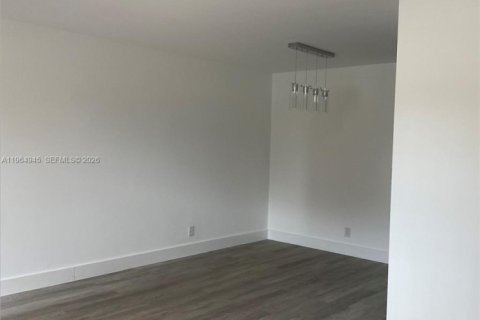 Condominio en alquiler en Pembroke Pines, Florida, 1 dormitorio, 75.34 m2 № 2026336 - foto 3