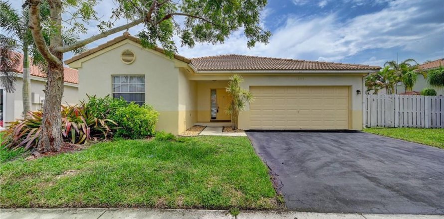 Villa ou maison à Sunrise, Floride 3 chambres, 160.44 m2 № 2402136