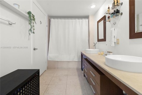 Купить кондоминиум в Майами, Флорида 1 спальня, 96.15м2, № 2089818 - фото 20