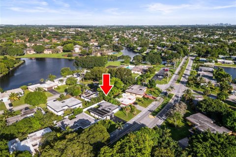 House in Tamarac, Florida 3 bedrooms, 116.22 sq.m. № 2391340 - photo 4
