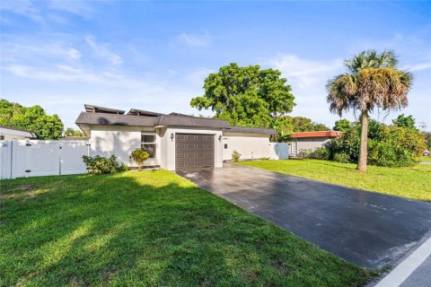 House in Tamarac, Florida 3 bedrooms, 116.22 sq.m. № 2391340 - photo 7