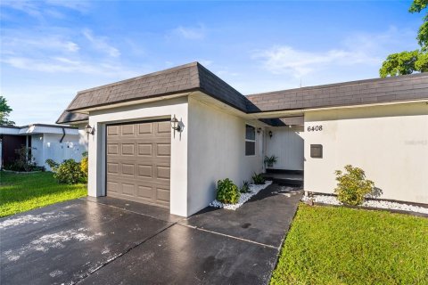 House in Tamarac, Florida 3 bedrooms, 116.22 sq.m. № 2391340 - photo 11