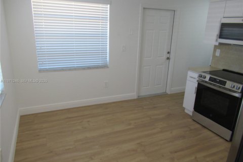 Villa ou maison à louer à Miami, Floride: 2 chambres, 203.46 m2 № 2032115 - photo 4