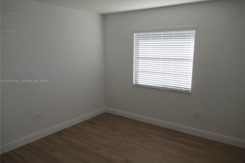 Villa ou maison à louer à Miami, Floride: 2 chambres, 203.46 m2 № 2032115 - photo 6