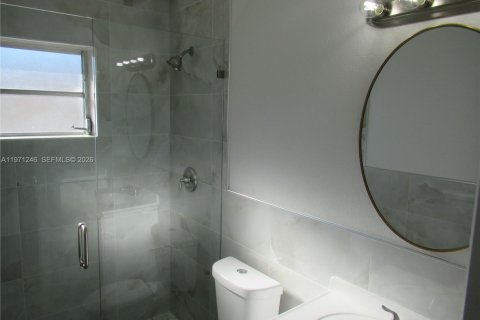Villa ou maison à louer à Miami, Floride: 2 chambres, 203.46 m2 № 2032115 - photo 5