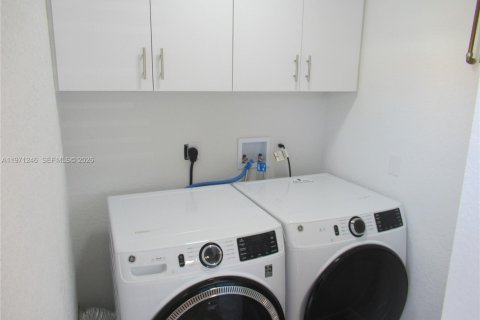 Villa ou maison à louer à Miami, Floride: 2 chambres, 203.46 m2 № 2032115 - photo 8