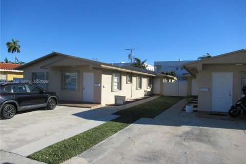 Villa ou maison à Miami, Floride 2 chambres, 203.46 m2 № 2032115