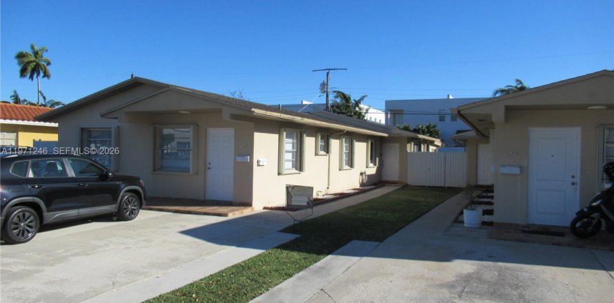 Villa ou maison à Miami, Floride 2 chambres, 203.46 m2 № 2032115