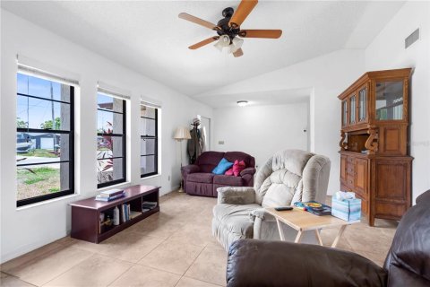 Casa en venta en North Fort Myers, Florida, 3 dormitorios, 175.68 m2 № 1765762 - foto 22