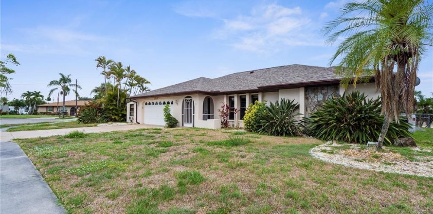 Casa en North Fort Myers, Florida 3 dormitorios, 175.68 m2 № 1765762