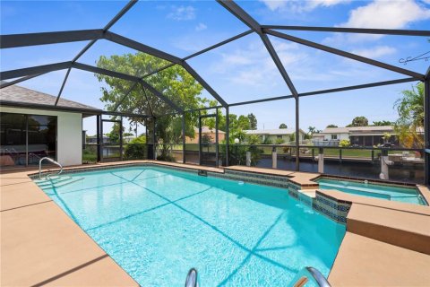 Casa en venta en North Fort Myers, Florida, 3 dormitorios, 175.68 m2 № 1765762 - foto 2