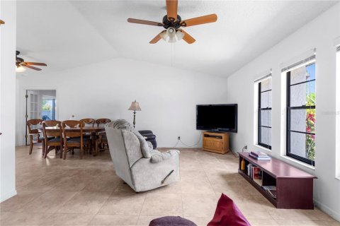 Casa en venta en North Fort Myers, Florida, 3 dormitorios, 175.68 m2 № 1765762 - foto 17