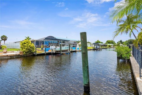 Casa en venta en North Fort Myers, Florida, 3 dormitorios, 175.68 m2 № 1765762 - foto 6