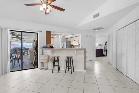 Casa en venta en North Fort Myers, Florida, 3 dormitorios, 175.68 m2 № 1765762 - foto 13