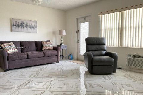 Condo in Boca Raton, Florida, 1 bedroom  № 1635480 - photo 1
