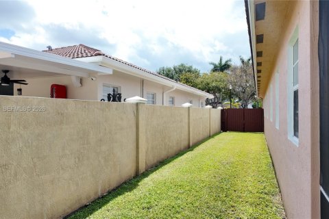 Villa ou maison à vendre à Miami, Floride: 4 chambres, 172.89 m2 № 2073892 - photo 25