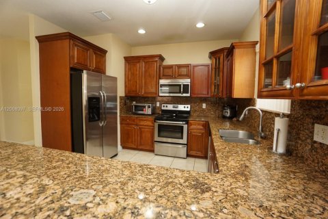 Villa ou maison à vendre à Miami, Floride: 4 chambres, 172.89 m2 № 2073892 - photo 6