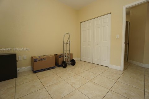 Villa ou maison à vendre à Miami, Floride: 4 chambres, 172.89 m2 № 2073892 - photo 15