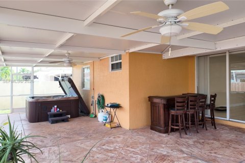 Villa ou maison à vendre à Miami, Floride: 4 chambres, 172.89 m2 № 2073892 - photo 20