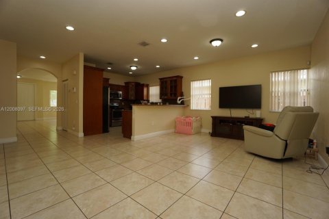 Villa ou maison à vendre à Miami, Floride: 4 chambres, 172.89 m2 № 2073892 - photo 8