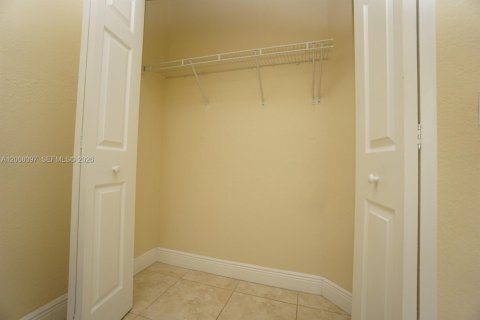 Villa ou maison à vendre à Miami, Floride: 4 chambres, 172.89 m2 № 2073892 - photo 16