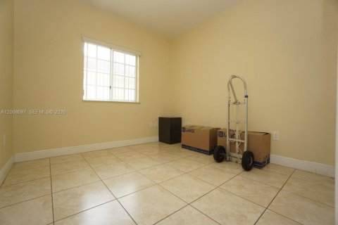 Villa ou maison à vendre à Miami, Floride: 4 chambres, 172.89 m2 № 2073892 - photo 14