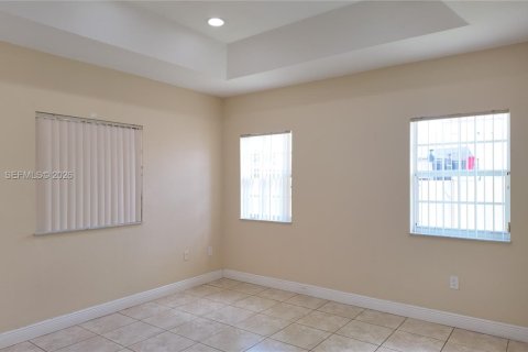 Villa ou maison à vendre à Miami, Floride: 4 chambres, 172.89 m2 № 2073892 - photo 9