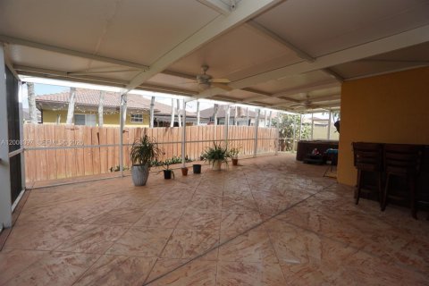 Villa ou maison à vendre à Miami, Floride: 4 chambres, 172.89 m2 № 2073892 - photo 19