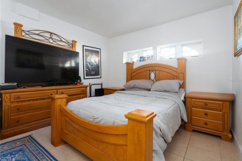 House in Orlando, Florida 4 bedrooms, 170.66 sq.m. № 1827302 - photo 15