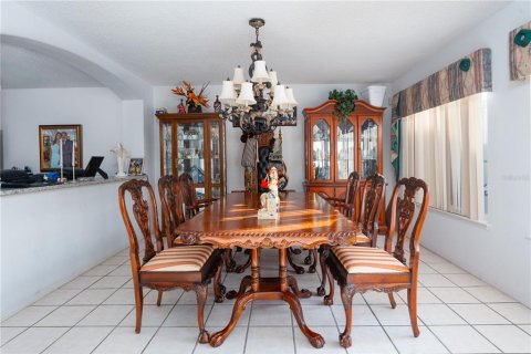 House in Orlando, Florida 4 bedrooms, 170.66 sq.m. № 1827302 - photo 6