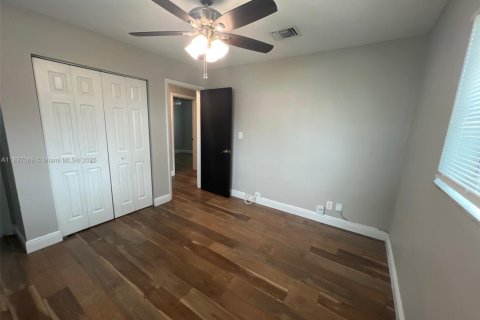 Купить виллу или дом в Маргит, Флорида 5 комнат, 85.47м2, № 2048087 - фото 7