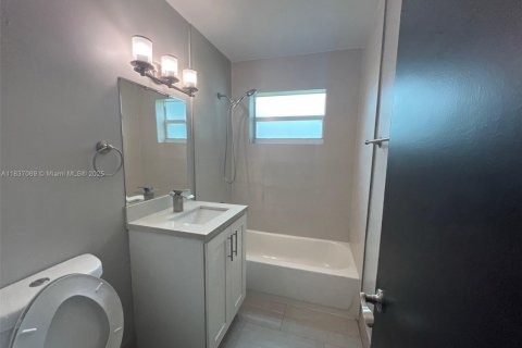 Купить виллу или дом в Маргит, Флорида 5 комнат, 85.47м2, № 2048087 - фото 4