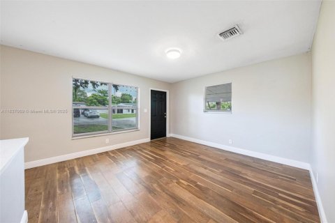 Купить виллу или дом в Маргит, Флорида 5 комнат, 85.47м2, № 2048087 - фото 18