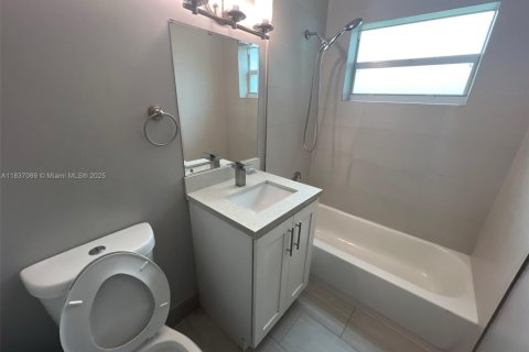 Купить виллу или дом в Маргит, Флорида 5 комнат, 85.47м2, № 2048087 - фото 5