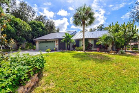 House in Sarasota, Florida 3 bedrooms, 157.93 sq.m. № 2430500 - photo 4