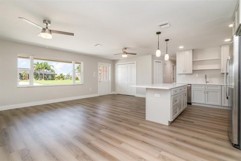 Casa en venta en Port Charlotte, Florida, 3 dormitorios, 155.24 m2 № 1775383 - foto 6