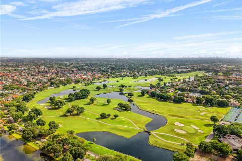 Купить виллу или дом в Майами, Флорида 4 спальни, 191.75м2, № 1955627 - фото 1