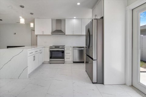 Casa en venta en Saint Petersburg, Florida, 3 dormitorios, 99.96 m2 № 1654332 - foto 13