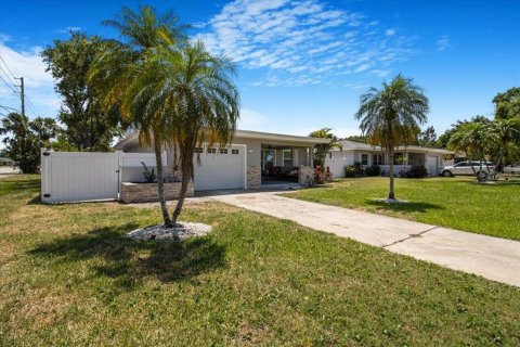 Casa en venta en Saint Petersburg, Florida, 3 dormitorios, 99.96 m2 № 1654332 - foto 3