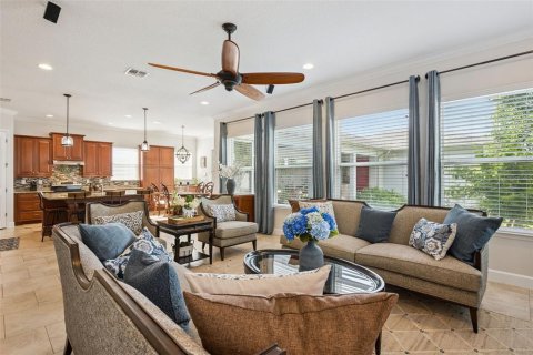 House in Orlando, Florida 4 bedrooms, 277.22 sq.m. № 2152420 - photo 4