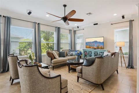 House in Orlando, Florida 4 bedrooms, 277.22 sq.m. № 2152420 - photo 3