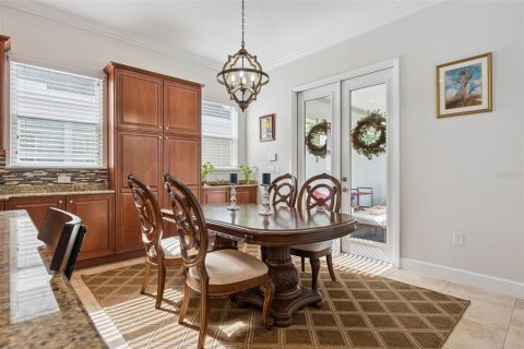 House in Orlando, Florida 4 bedrooms, 277.22 sq.m. № 2152420 - photo 7