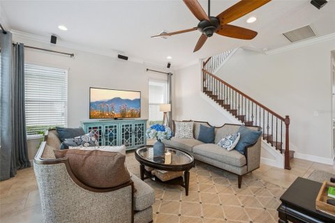 House in Orlando, Florida 4 bedrooms, 277.22 sq.m. № 2152420 - photo 9