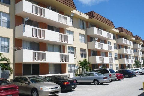 Copropriété à vendre à North Miami, Floride: 1 chambre, 66.33 m2 № 1372645 - photo 4