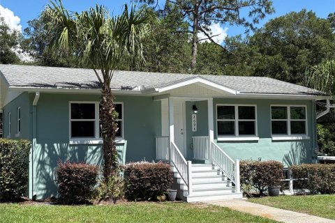 House in DeLand, Florida 4 bedrooms, 183.57 sq.m. № 2258296