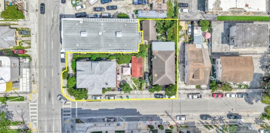 Commercial property in Miami, Florida № 2009261