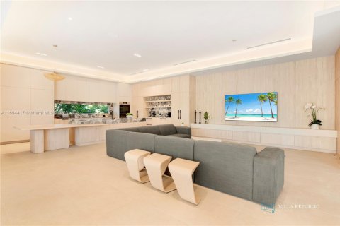 House in Miami, Florida 7 bedrooms, 458.1 sq.m. № 1445575 - photo 9