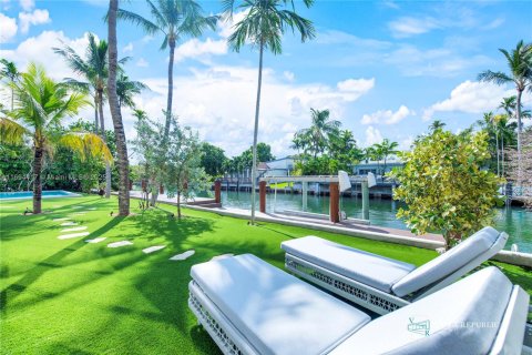 House in Miami, Florida 7 bedrooms, 458.1 sq.m. № 1445575 - photo 24