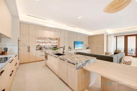 House in Miami, Florida 7 bedrooms, 458.1 sq.m. № 1445575 - photo 13